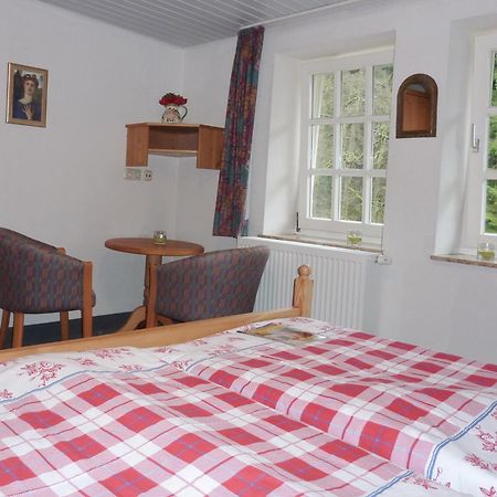 Hof Guttels Waldgasthof Ferienpension Rotemburgo do Fulda Quarto foto