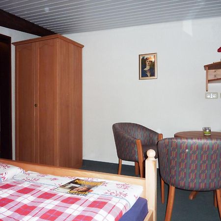 Hof Guttels Waldgasthof Ferienpension Rotemburgo do Fulda Quarto foto