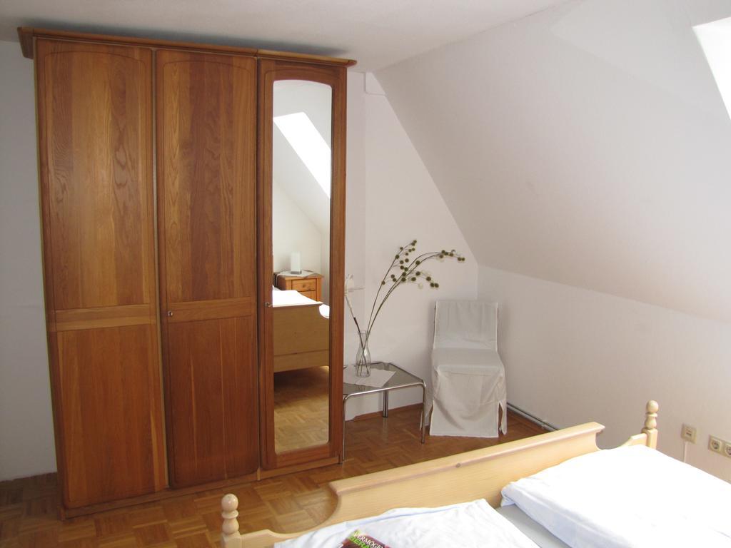 Hof Guttels Waldgasthof Ferienpension Rotemburgo do Fulda Quarto foto